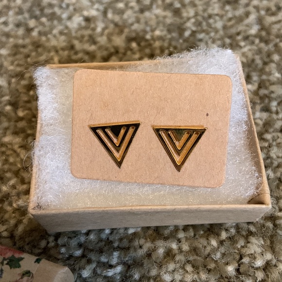 Gold plated geometric earrings - Picture 2 of 3